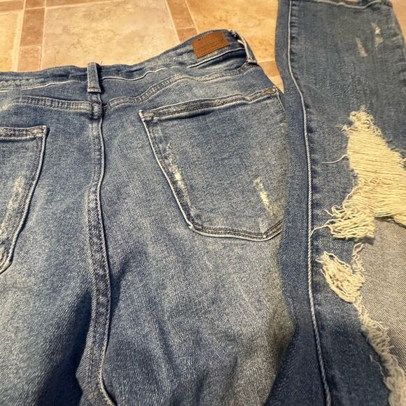 Judy Blue Straight Fit Jeans Distressed Medium Wash Stretch Size 13/31 - Picture 13 of 15